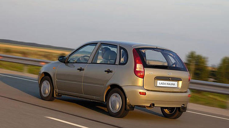 АВТОВАЗ распродает прошлогодние Lada Kalina со скидкой в 30 тысяч рублей АВТОВАЗ распродает прошлогодние Lada Kalina со скидкой в 30 тысяч рублей