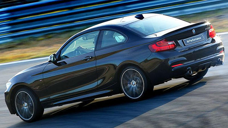 Премьеру BMW M2 перенесли на октябрь Премьеру BMW M2 перенесли на октябрь