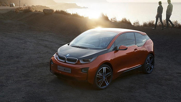 Компактный автомобиль BMW i3 оказался дороже престижного седана