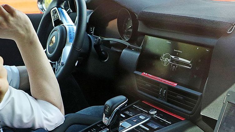 Фотошпионы раскрыли интерьер нового Porsche Cayenne Фотошпионы раскрыли интерьер нового Porsche Cayenne