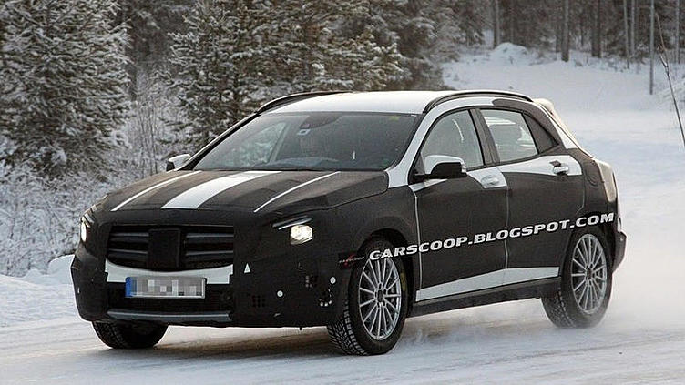 Mercedes-Benz GLA пойман в лесу