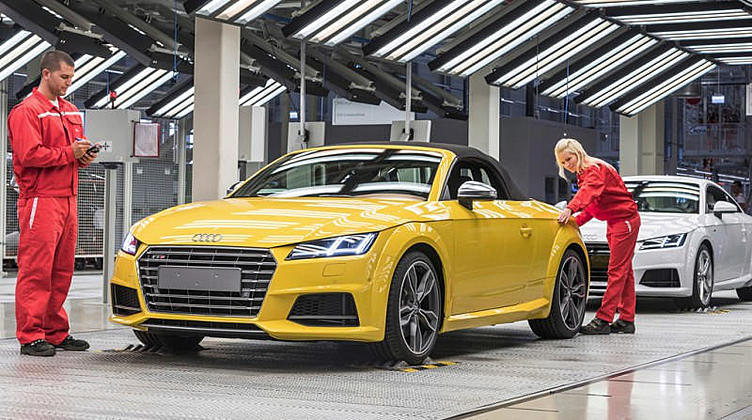 Серийное производство нового родстера Audi TT началось в Венгрии Серийное производство нового родстера Audi TT началось в Венгрии