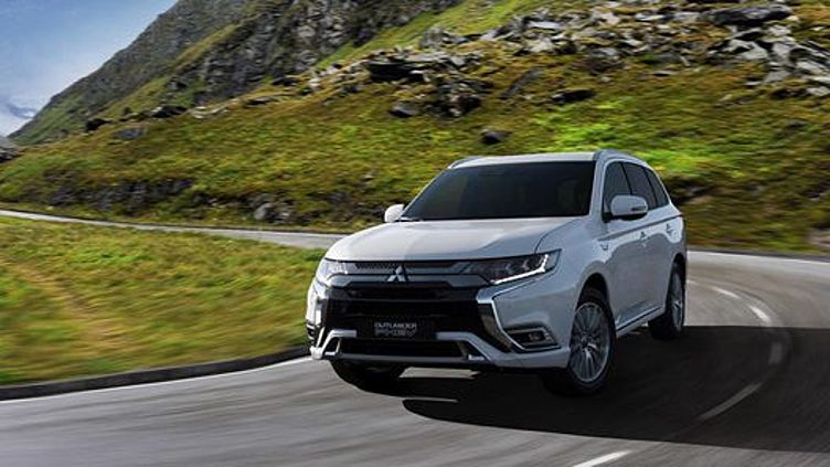 Mitsubishi представила рестайлинг для Outlander, но только гибрида