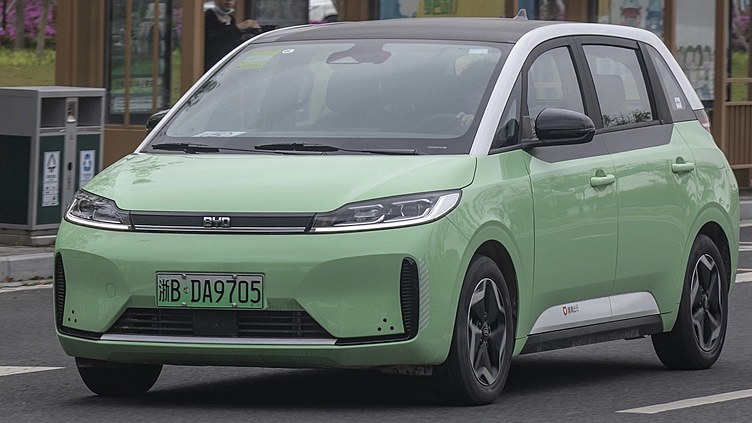 В России показали электрическое такси BYD D1 В России показали электрическое такси BYD D1