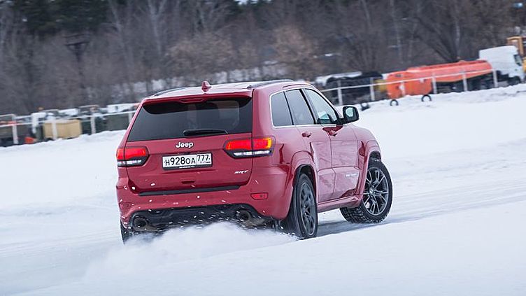 Jeep будет продавать две «заряженные» версии Grand Cherokee Jeep будет продавать две «заряженные» версии Grand Cherokee