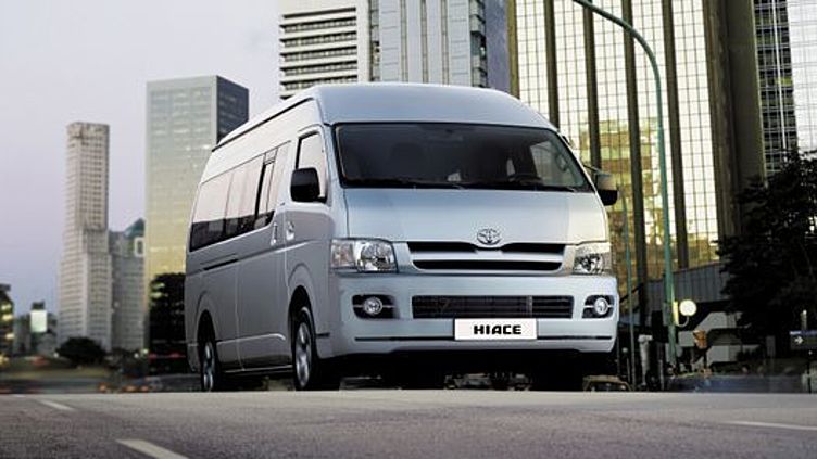 Toyota отзывает в России минивен Hiace на ремонт двигателя Toyota отзывает в России минивен Hiace на ремонт двигателя