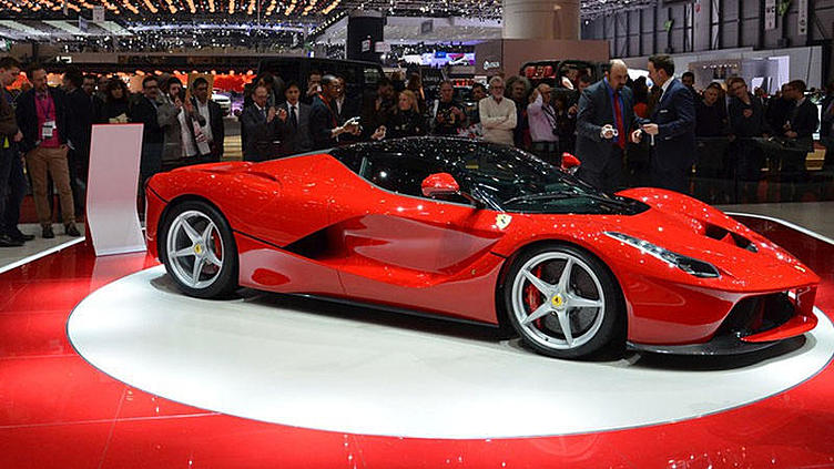 Ferrari превратила свой новый суперкар в гоночный болид Ferrari превратила свой новый суперкар в гоночный болид
