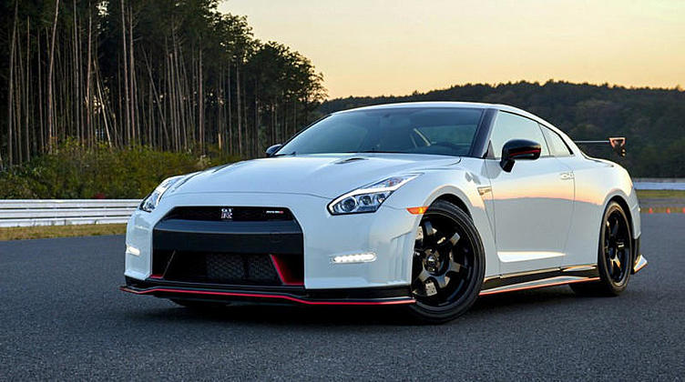Американцы раскупили самый мощный Nissan GT-R на год вперед Американцы раскупили самый мощный Nissan GT-R на год вперед