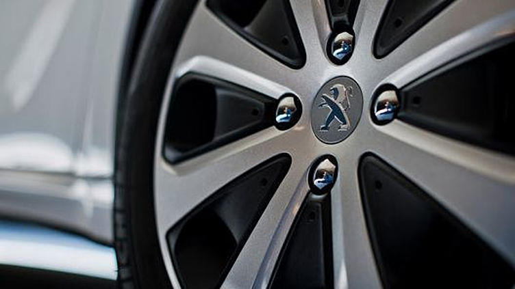 Peugeot нагнетает интригу вокруг необычного хэтчбека Peugeot нагнетает интригу вокруг необычного хэтчбека