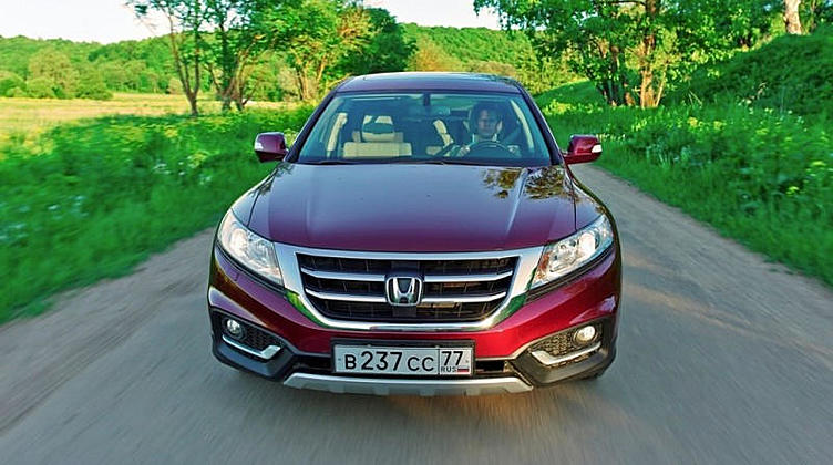 На перекрестке жанров: тест Honda Crosstour На перекрестке жанров: тест Honda Crosstour