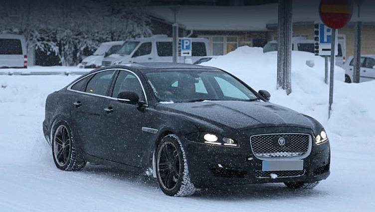 Новинки Jaguar XJ, XF и Range Rover Evoque сняли часть маскировки