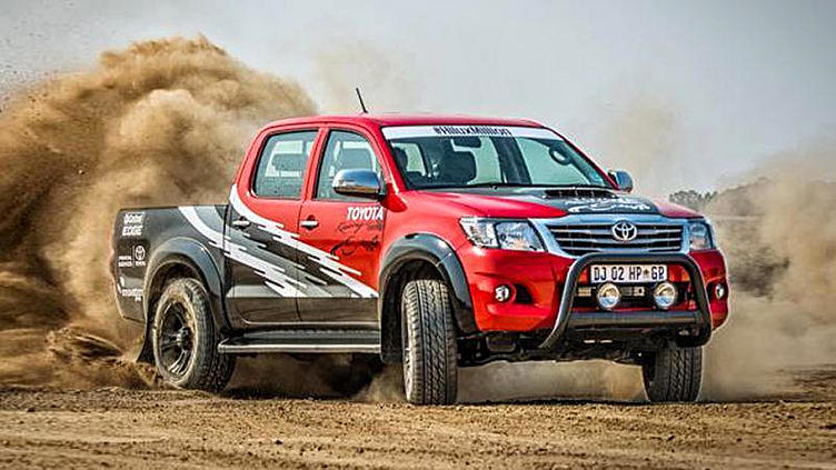 Toyota оснастила пикап Hilux мотором от «заряженного» седана