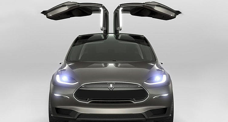 Серийный электрокроссовер Tesla Model X сохранит оригинальные двери