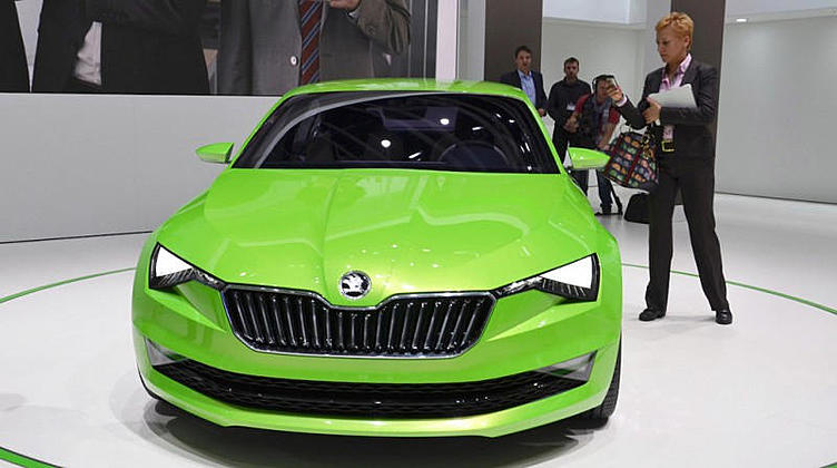 Новая Skoda Superb станет подзаряжаемым гибридом Новая Skoda Superb станет подзаряжаемым гибридом