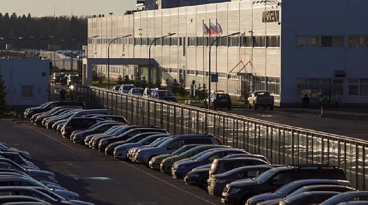 Петербургский завод Nissan запускает конвейер после двухнедельного простоя Петербургский завод Nissan запускает конвейер после двухнедельного простоя