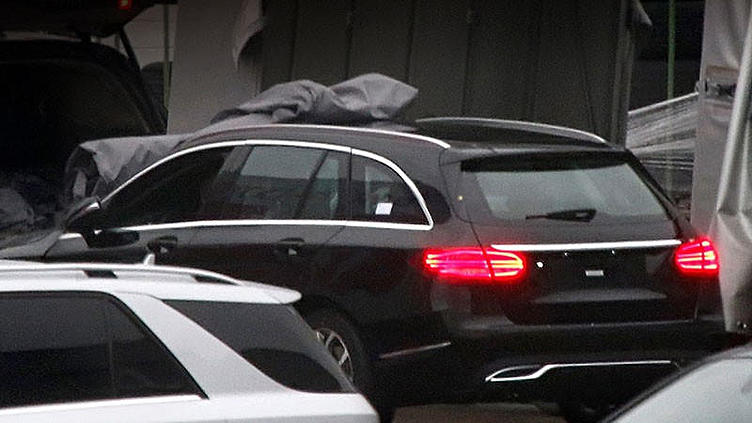В Сеть попали снимки нового универсала Mercedes C-класса