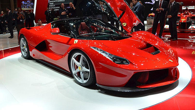 Богач купил Ferrari F12Berlinetta ради шанса встать в очередь за LaFerrari Богач купил Ferrari F12Berlinetta ради шанса встать в очередь за LaFerrari