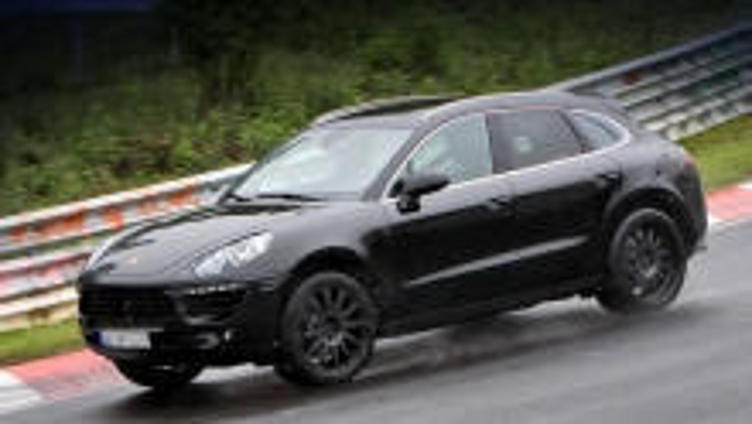 Салон кроссовера Porsche Macan попался в кадр Салон кроссовера Porsche Macan попался в кадр