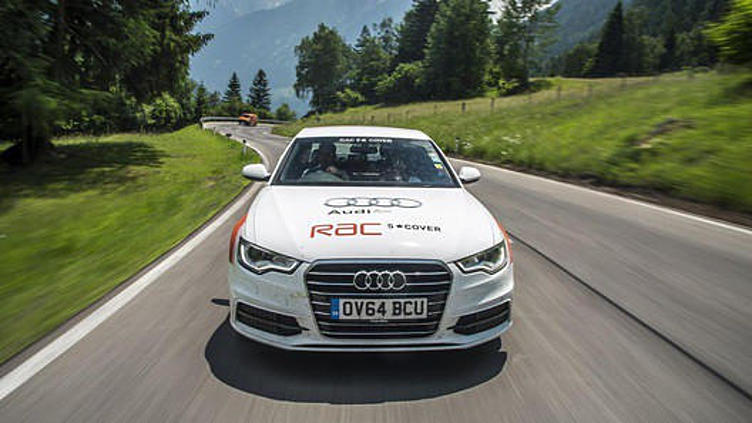 Седан Audi проехал по 14 странам на одной заправке Седан Audi проехал по 14 странам на одной заправке