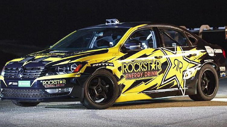 Ведущий Top Gear построил себе 900-сильный VW Passat для дрифта Ведущий Top Gear построил себе 900-сильный VW Passat для дрифта