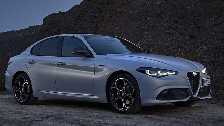 Alfa Romeo обновила модели Giulia и Stelvio