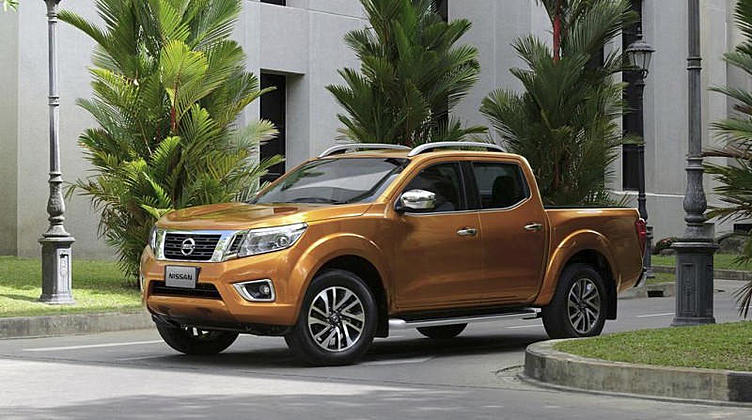 Новый Nissan Navara стал изящней и экономичнее, но остался трудягой