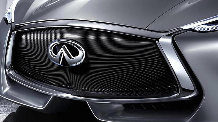 Четыре модели Infiniti записали сингл длиной в три минуты Четыре модели Infiniti записали сингл длиной в три минуты