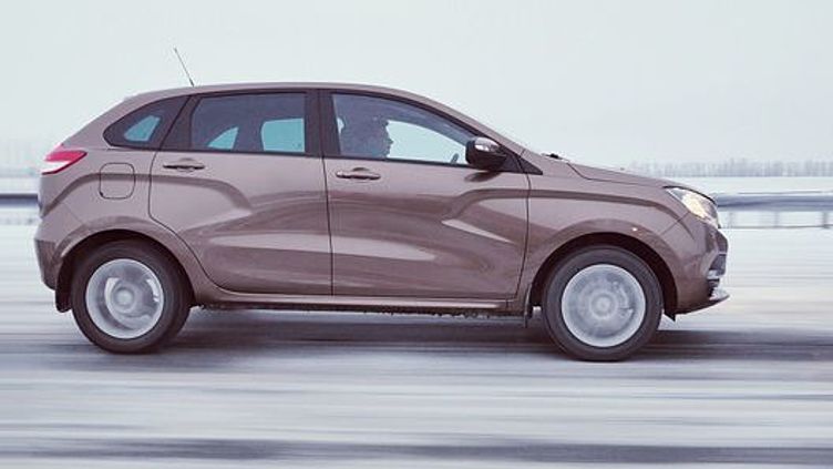 АвтоВАЗ готовит очень дешевую версию Lada Xray АвтоВАЗ готовит очень дешевую версию Lada Xray
