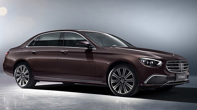 Удлиненный Mercedes-Benz E-Class обновился Удлиненный Mercedes-Benz E-Class обновился