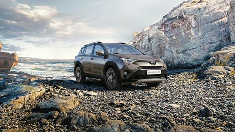 В России появилась новая версия кроссовера Toyota RAV4