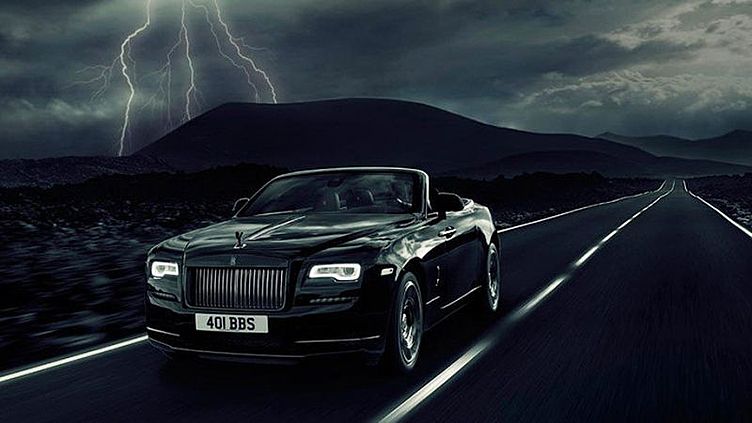 Rolls-Royce сделал очень черный Dawn с форсированным мотором