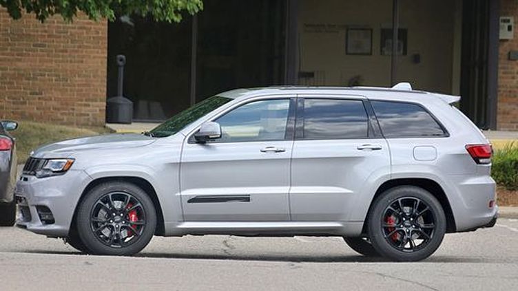 Рестайлинговый Jeep Grand Cherokee SRT попался без камуфляжа