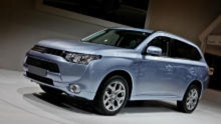 Представлен серийный кроссовер Mitsubishi Outlander PHEV