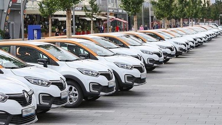 За парковку автомобилей каршеринга могут обязать платить За парковку автомобилей каршеринга могут обязать платить
