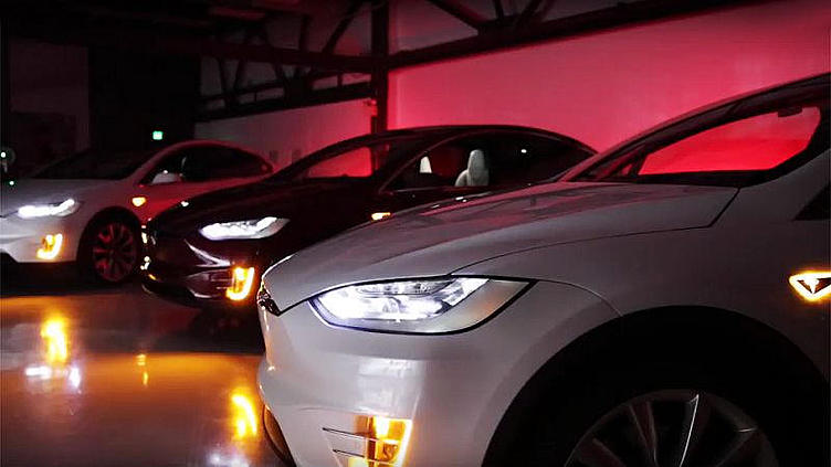 «Тесла» сделала из Model X светомузыкальную установку «Тесла» сделала из Model X светомузыкальную установку