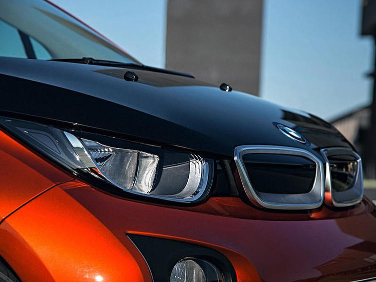 У первого серийного электромобиля BMW появится старший брат