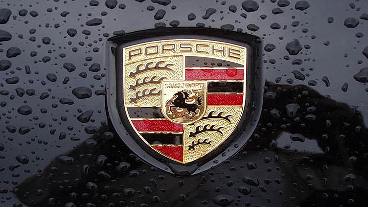 Прототип новой модели Porsche сгорел вместе с гаражом Прототип новой модели Porsche сгорел вместе с гаражом