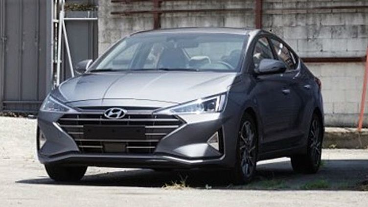 Появились новые фотографии обновленной Hyundai Elantra