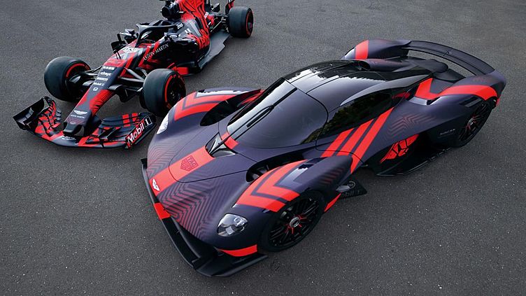 Aston Martin Valkyrie впервые показали в движении Aston Martin Valkyrie впервые показали в движении