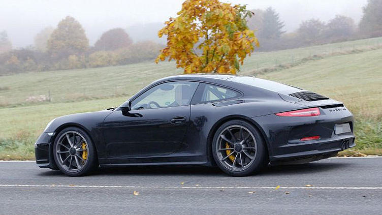 Топ-менеджер Porsche назвал дату дебюта «юбилейного» 911-го Топ-менеджер Porsche назвал дату дебюта «юбилейного» 911-го
