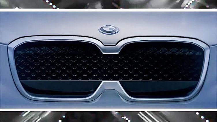 BMW показала решетку радиатора нового электрокроссовера BMW показала решетку радиатора нового электрокроссовера