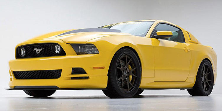 Ford Mustang нарядили в желтый пиджак 