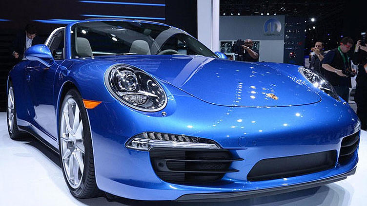 Porsche зарабатывает на одной машине больше, чем Audi или Bentley