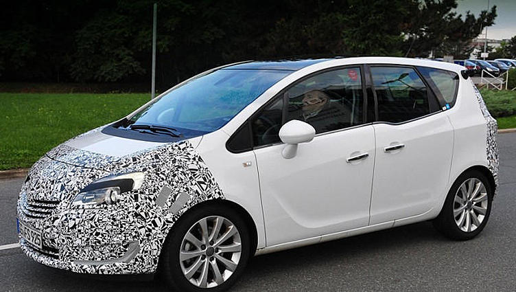 Рестайлинговый компактвэн Opel Meriva отснят вблизи Рестайлинговый компактвэн Opel Meriva отснят вблизи