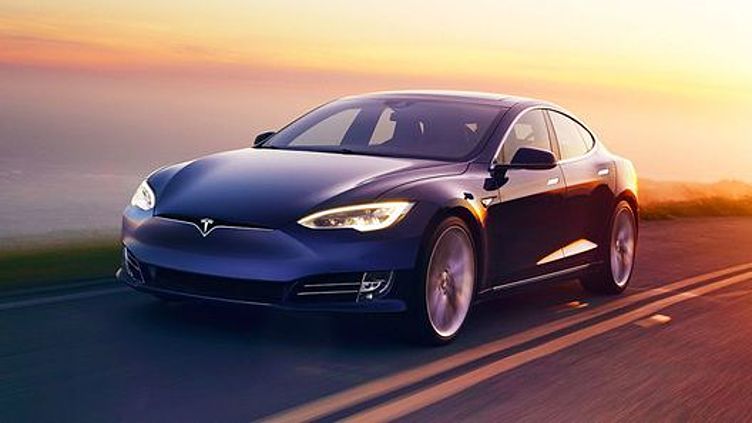 Седан Tesla Model S установил новый мировой рекорд [Video]