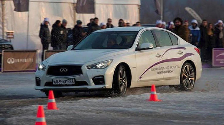 Infiniti открыла собственную школу вождения в России Infiniti открыла собственную школу вождения в России