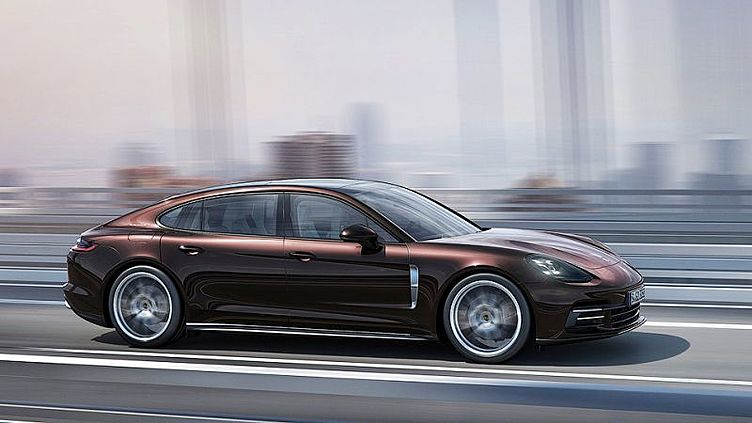 У Porsche Panamera появились базовая и удлиненная версии