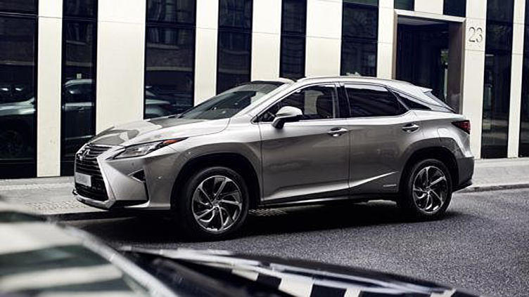 Lexus популярен в России благодаря США Lexus популярен в России благодаря США