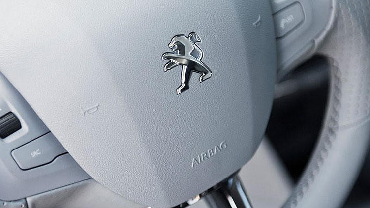 Peugeot превратит хэтчбек 208 в кабриолет