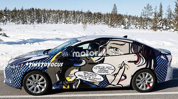 Новый седан Ford Focus опять попался в камуфляже